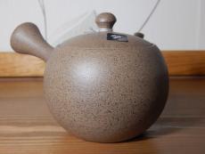 Tokonamekanne aus Japan, ca. 290ml, Tonsieb, braun-sandfarben