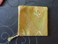Untersetzer aus alten Kimonostoffen, Seide Grasgrün/Gold, klein